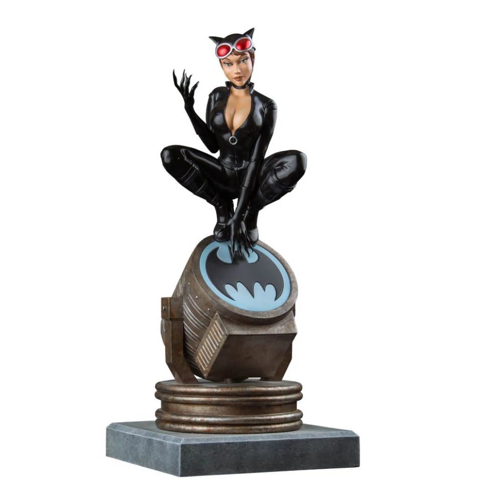 Gametraders Rouse Hill Collectables Batman - Catwoman On Light-Up Bat-Signal Limited Edition Statue 6 Gametraders Rouse Hill Collectables Batman - Catwoman On Light-Up Bat-Signal Limited Edition Statue